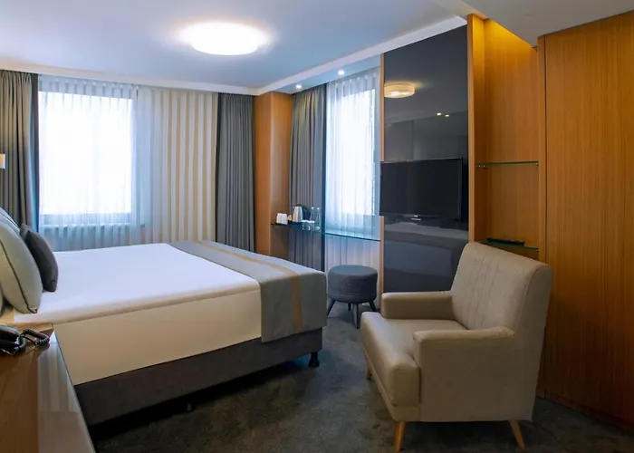 Hotel Tan - Special Category